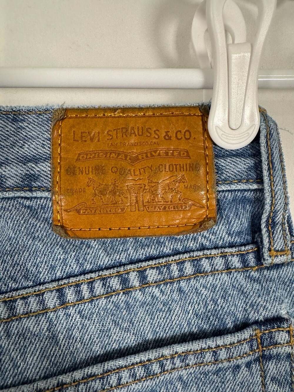 Levi's Premium Wedgie High Rise Tapered Jeans in Light Wash - Women's Size 27 - Picture 6 of 11